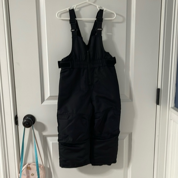 Black snow suit - Picture 1 of 6